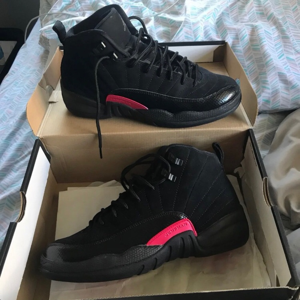Air Jordan 12 retro kids size 7